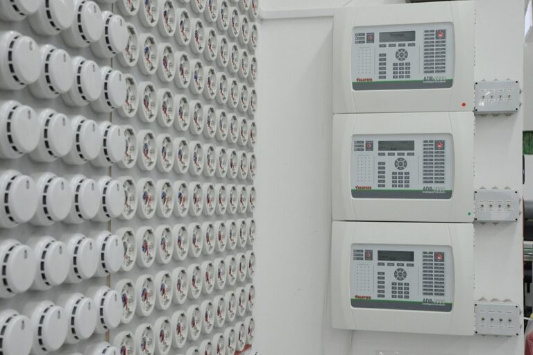 Clavier d’alarme allumé dans une maison pendant une coupure de courant